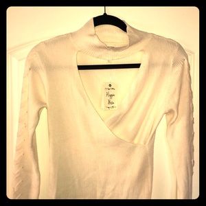 White neck cutout ribbed sweater!